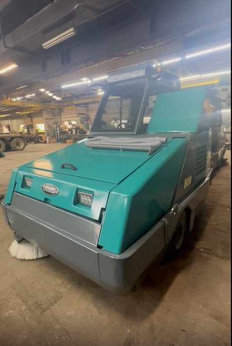 Refurbished Tennant 800 | 66" Ride-On Diesel Sweeper