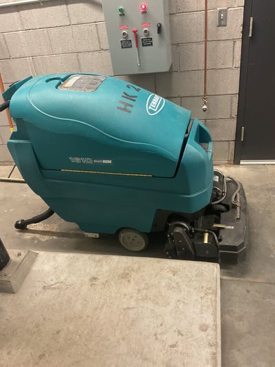 Refurbished Tennant 1610, Walk Behind Carpet Extractor, 22", Self Contained, Battery, 3/1/1 Warranty