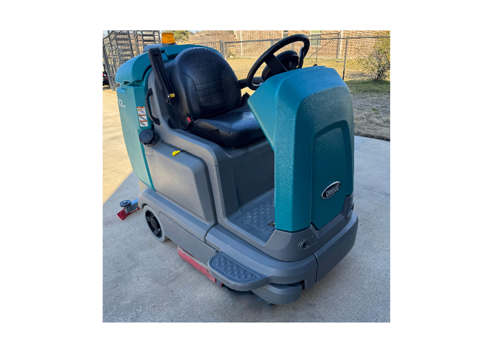 Refurbished | Tennant T12 XP | Floor Scrubber | 32"  | 35 Gallon | Ride On | Battery | Disk | 2019