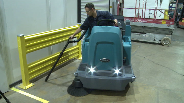 Tennant S16 | 46" Ride-On Floor Sweeper, Battery